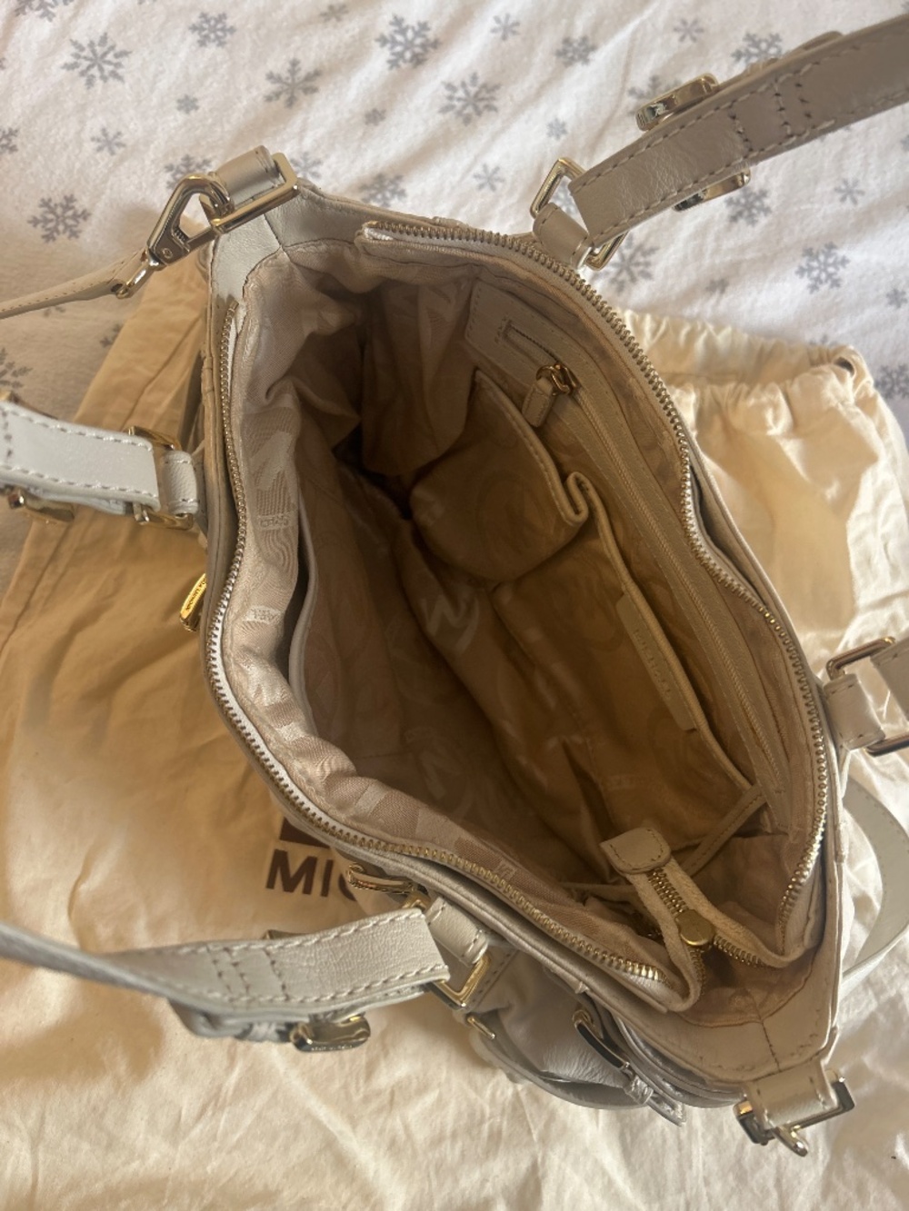 Michael Kors- cream Handbag - Picture 2 of 4